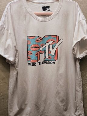 MTV Lips Graphic Tee Oversized White Y2K Cool Girl Street Style